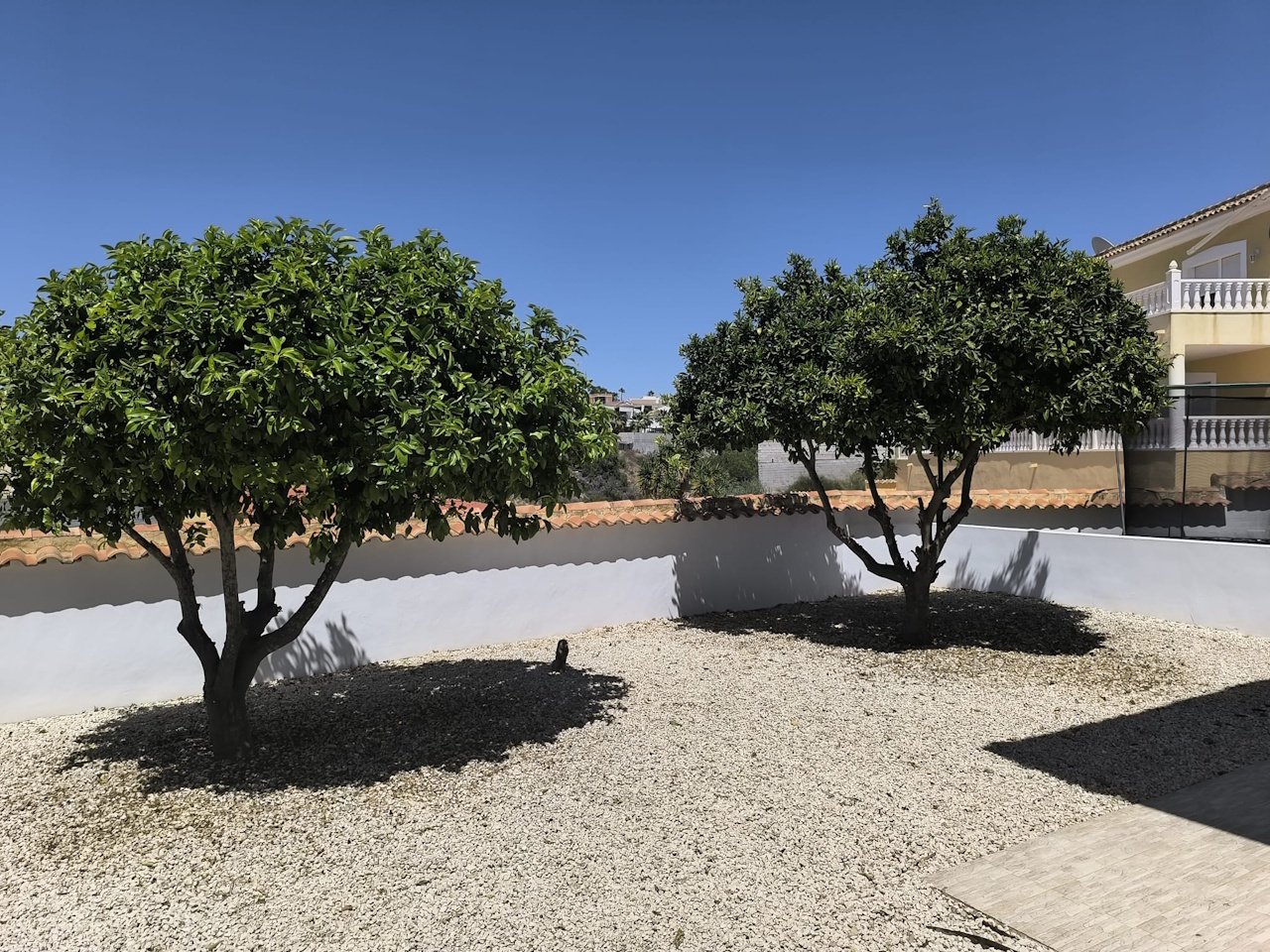 Villa independiente de 5 dormitorios y 2 baños con piscina privada en La Escuera