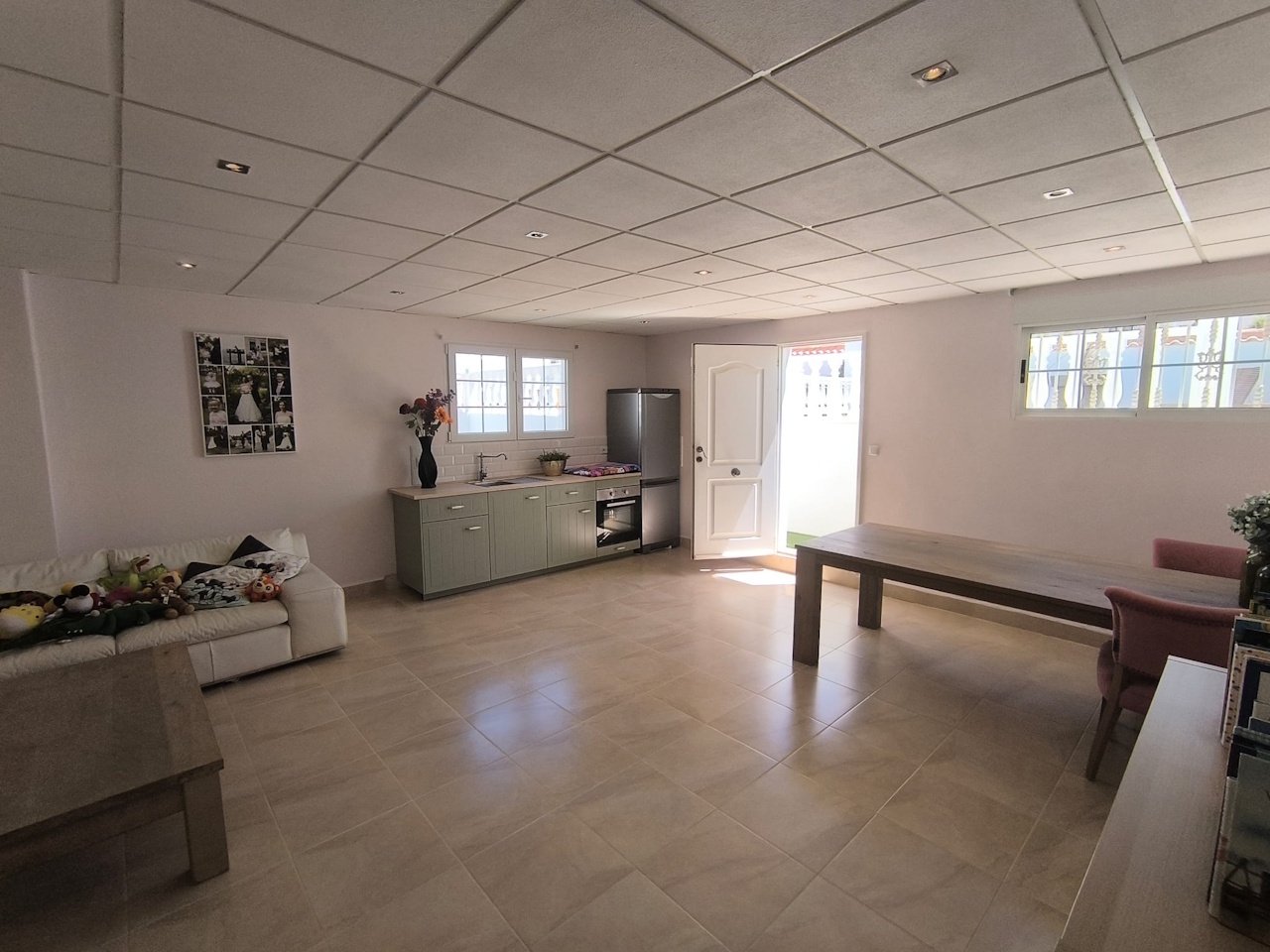 Villa independiente de 5 dormitorios y 2 baños con piscina privada en La Escuera