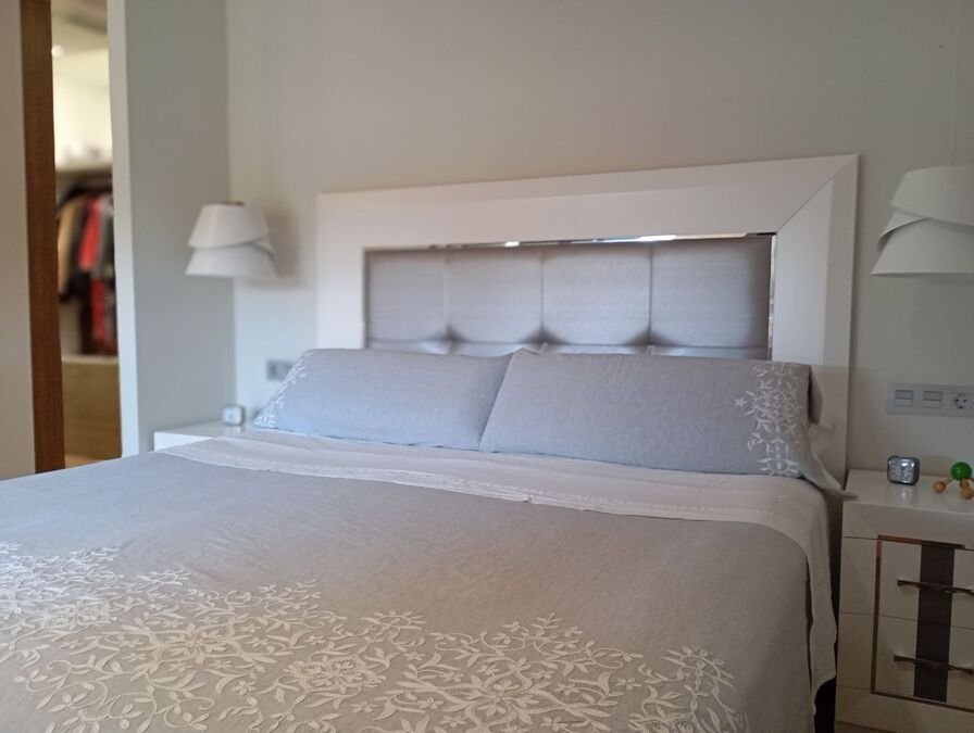 Villa exclusiva con 3 dormitorios, 2 baños, garaje y piscina privada