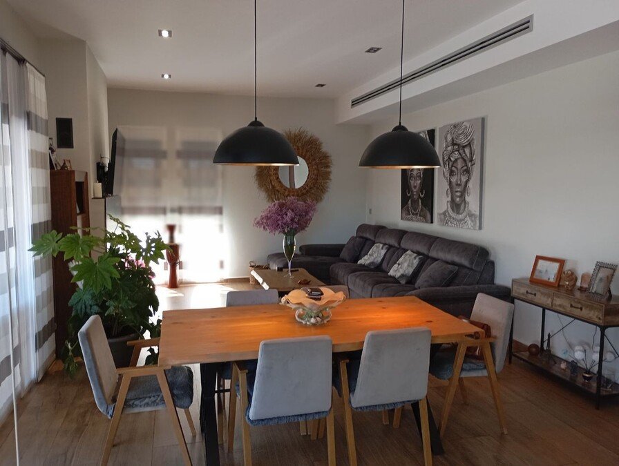 Villa exclusiva con 3 dormitorios, 2 baños, garaje y piscina privada