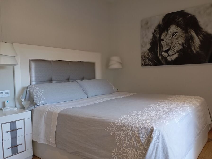 Villa exclusiva con 3 dormitorios, 2 baños, garaje y piscina privada