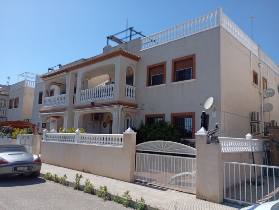 Daya Vieja: Apartamento en planta baja con 2 dormitorios, 1 baño, plaza de aparcamiento y piscina comunitaria Daya Vieja: Apartamento en planta baja con 2 dormitorios, 1 baño, plaza de aparcamiento y piscina comunitaria