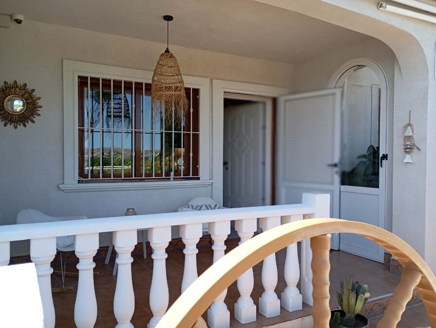 Apartamento en planta baja con 2 dormitorios, 1 baño, plaza de aparcamiento y piscina comunitaria