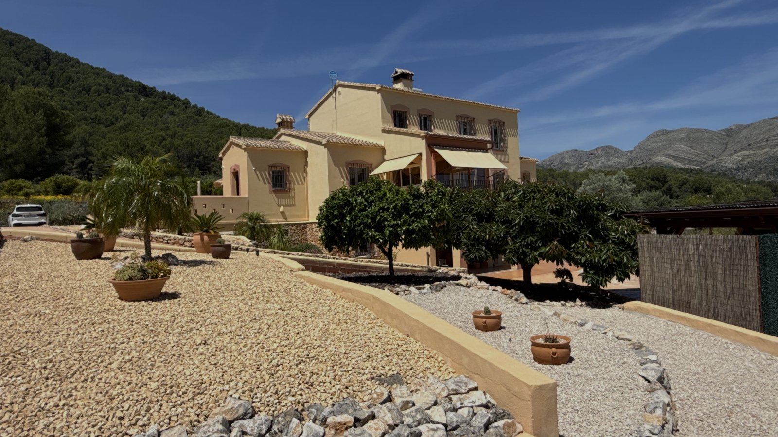 Una propiedad de ensueño con un amplio terreno y total privacidad cerca de Denia, Oliva y Jávea