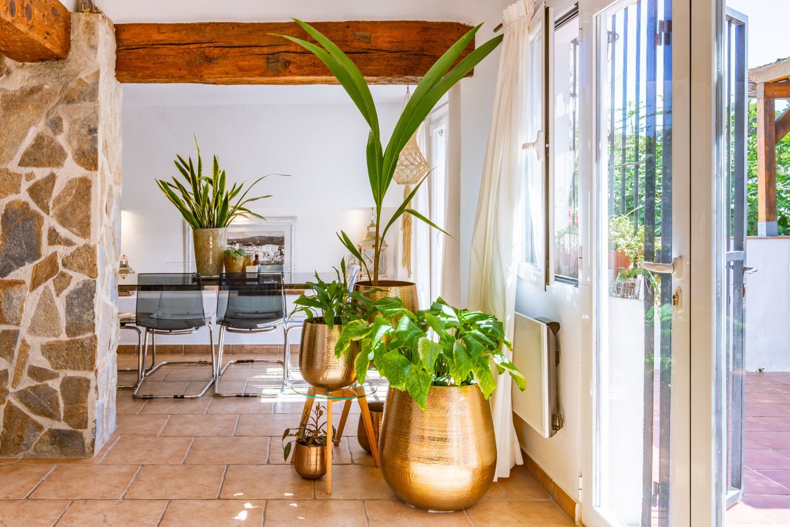 Villa de estilo mediterráneo con 3 dormitorios, 2 baños y piscina privada a tan solo 300 m del mar