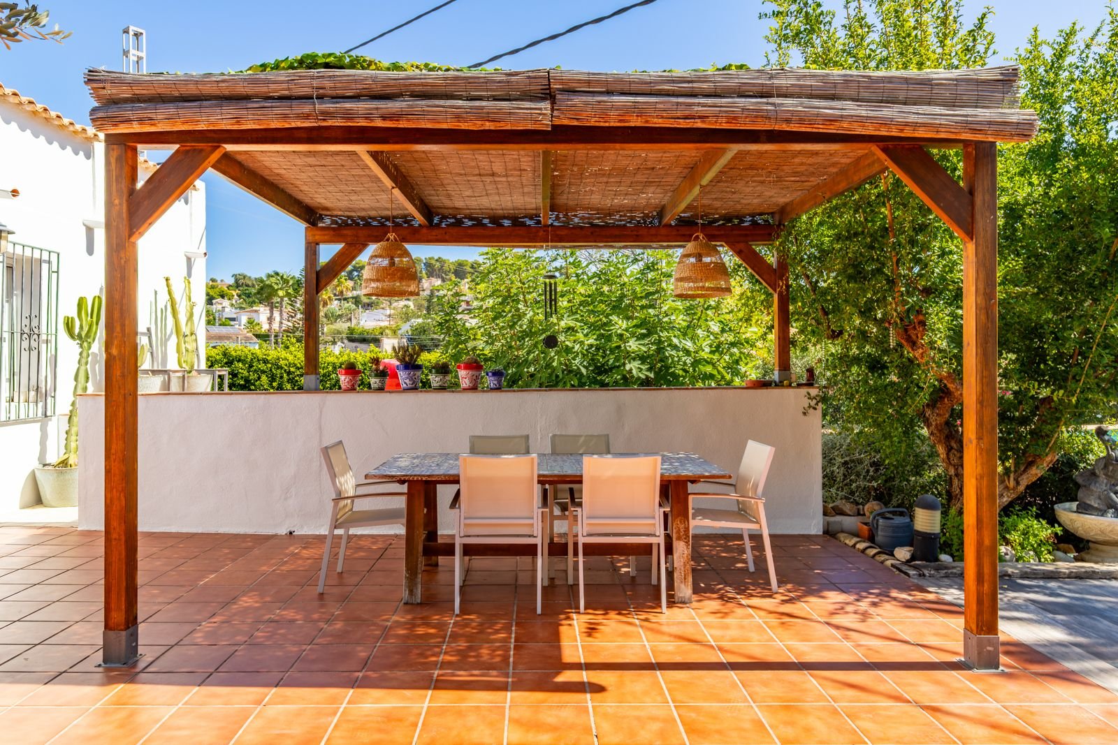 Villa de estilo mediterráneo con 3 dormitorios, 2 baños y piscina privada a tan solo 300 m del mar