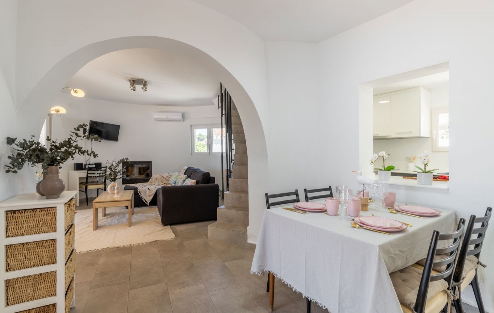 Impresionante villa reformada con 3 dormitorios, 3 baños, piscina privada y licencia de alquiler, a solo 2 minutos a pie de la playa