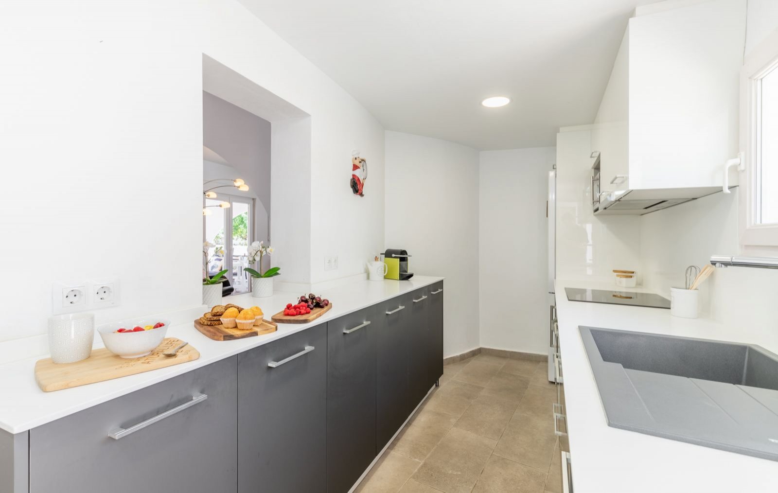 Impresionante villa reformada con 3 dormitorios, 3 baños, piscina privada y licencia de alquiler, a solo 2 minutos a pie de la playa