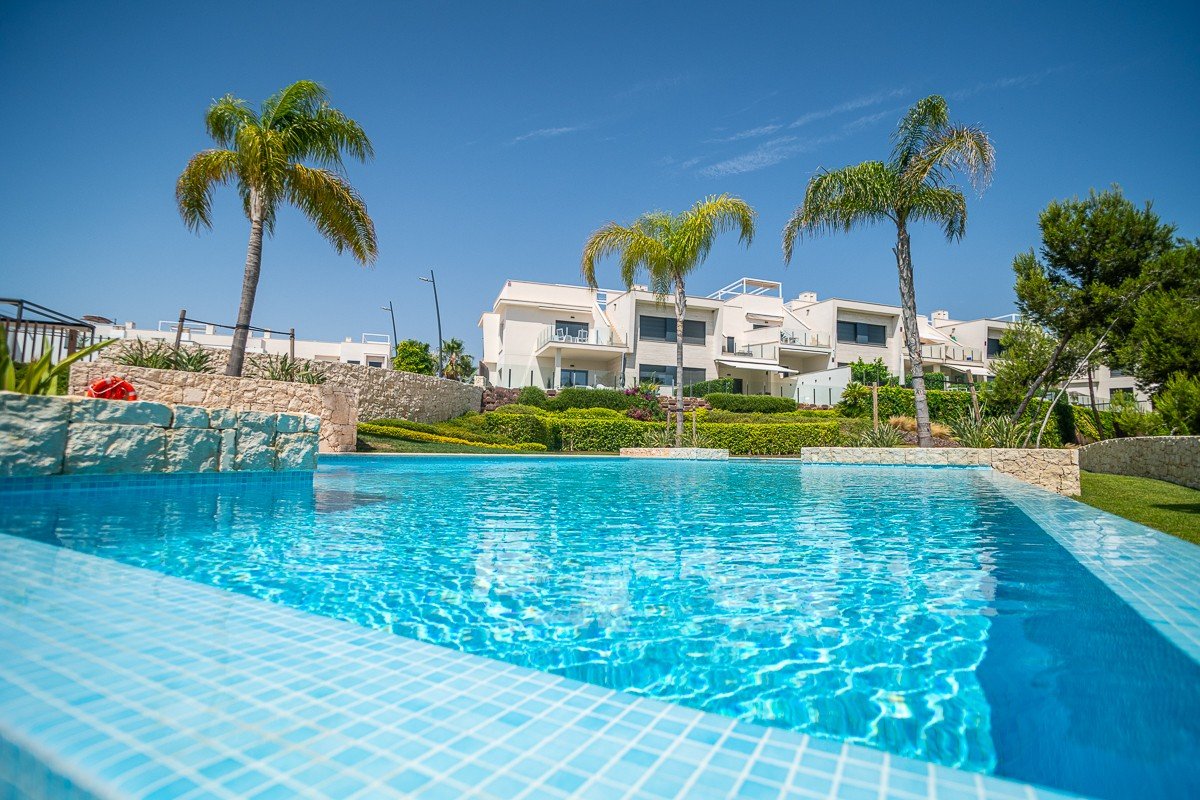 Pilar de la Horadada: Piso en planta baja con 2 dormitorios, 2 baños, jardín privado y piscina comunitaria en el complejo de golf Lo Romero Pilar de la Horadada: Piso en planta baja con 2 dormitorios, 2 baños, jardín privado y piscina comunitaria en el complejo de golf Lo Romero