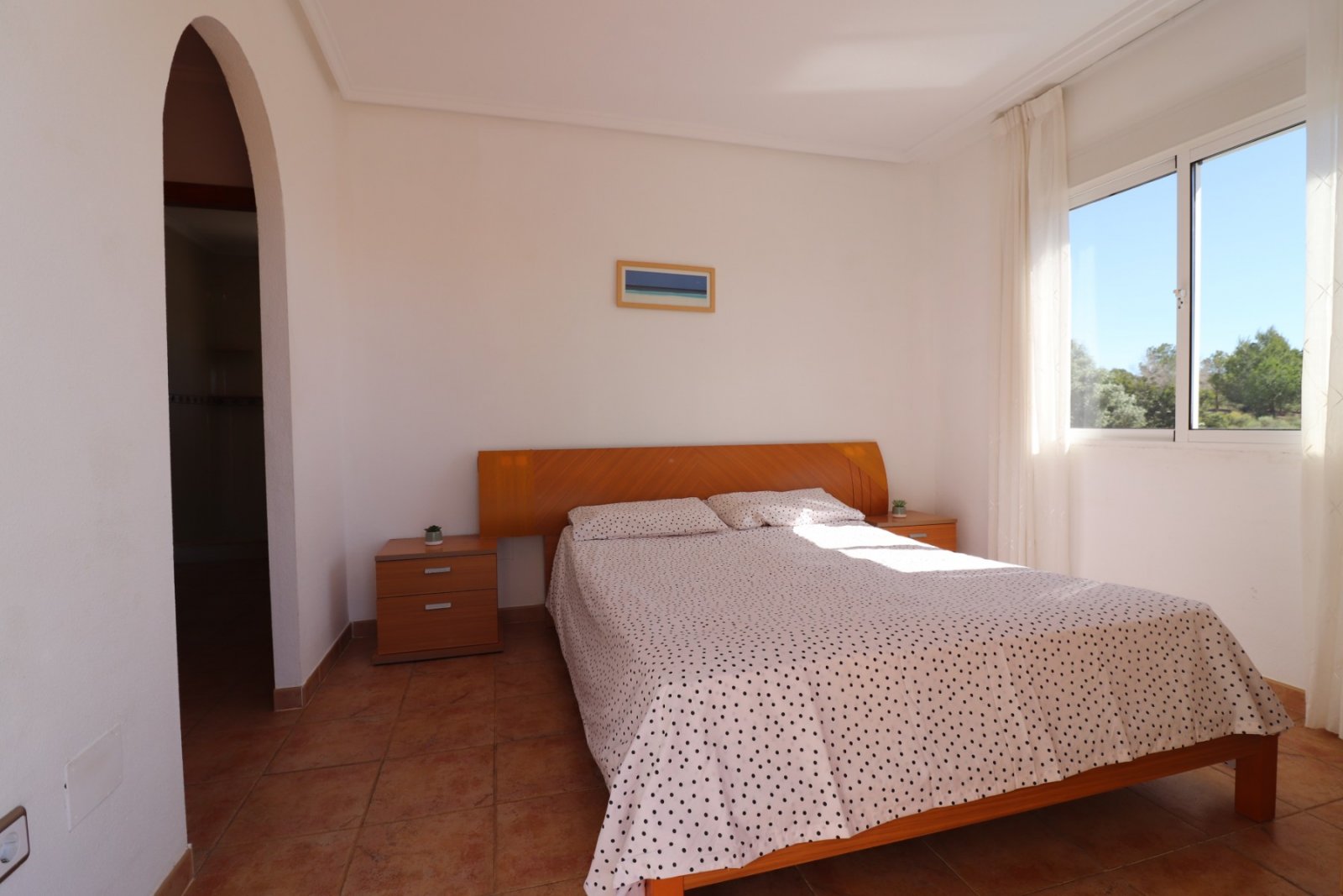 Villa de 3 dormitorios y 2 baños con aseo de invitados, garaje y piscina privada en Lakeview Mansions