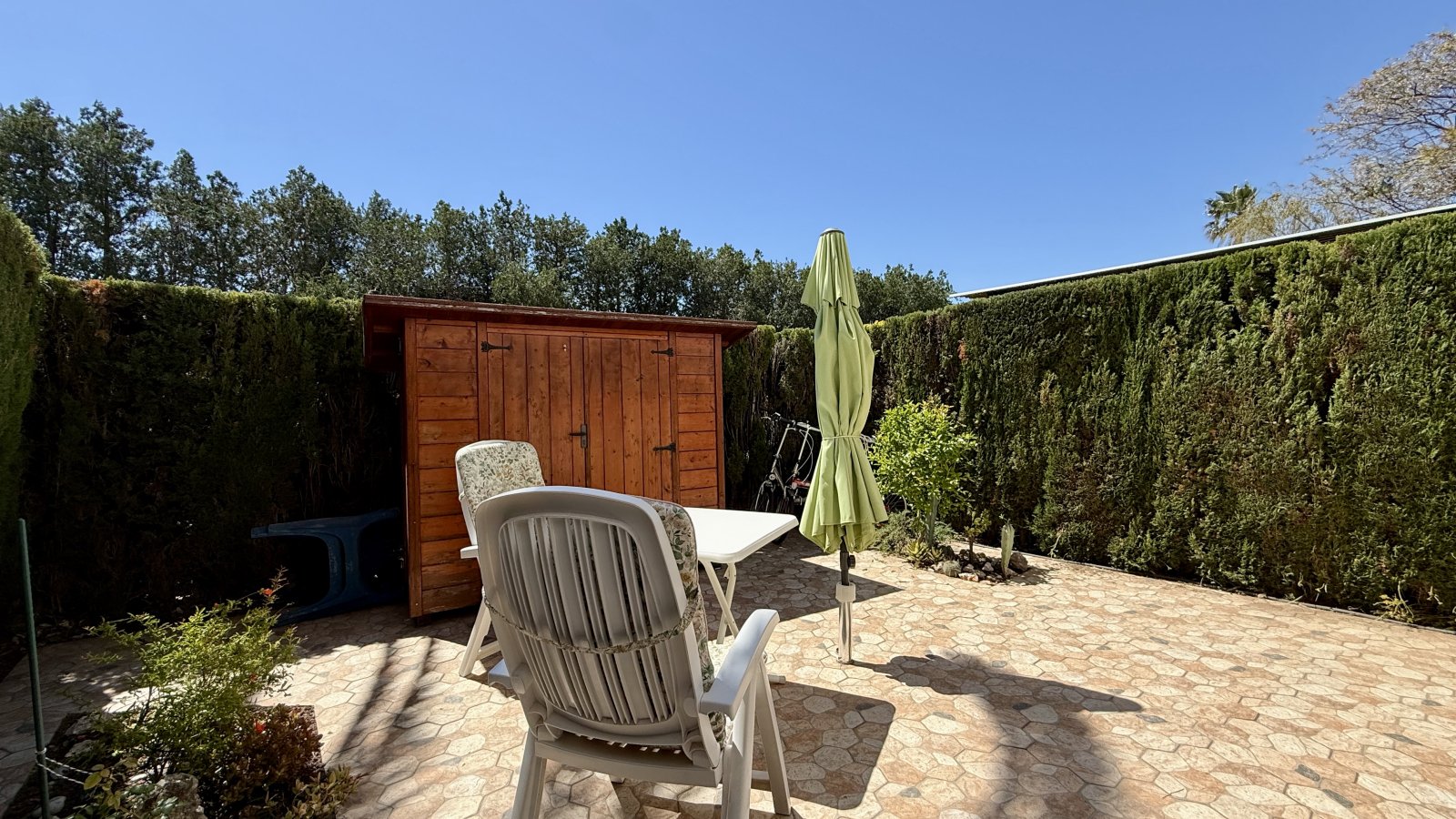 Casa adosada muy bien cuidada con 3 dormitorios en el popular complejo vacacional El Palmar con gran zona de piscina