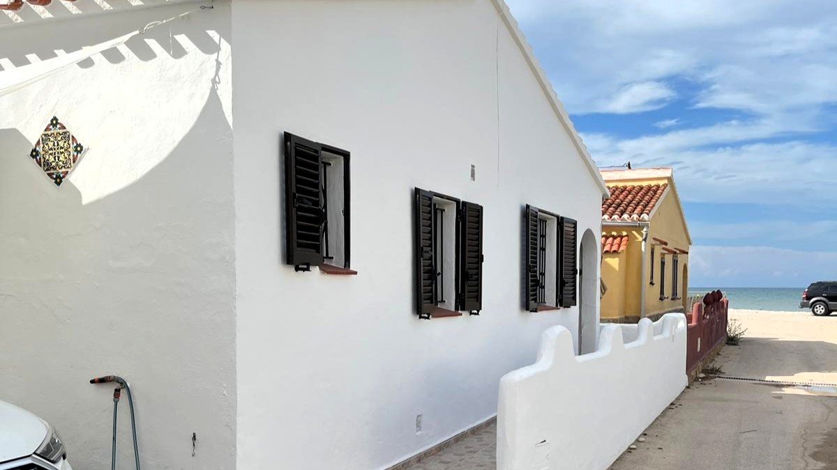 Chalet adosado con vistas al mar en segunda línea de playa en Els Poblets