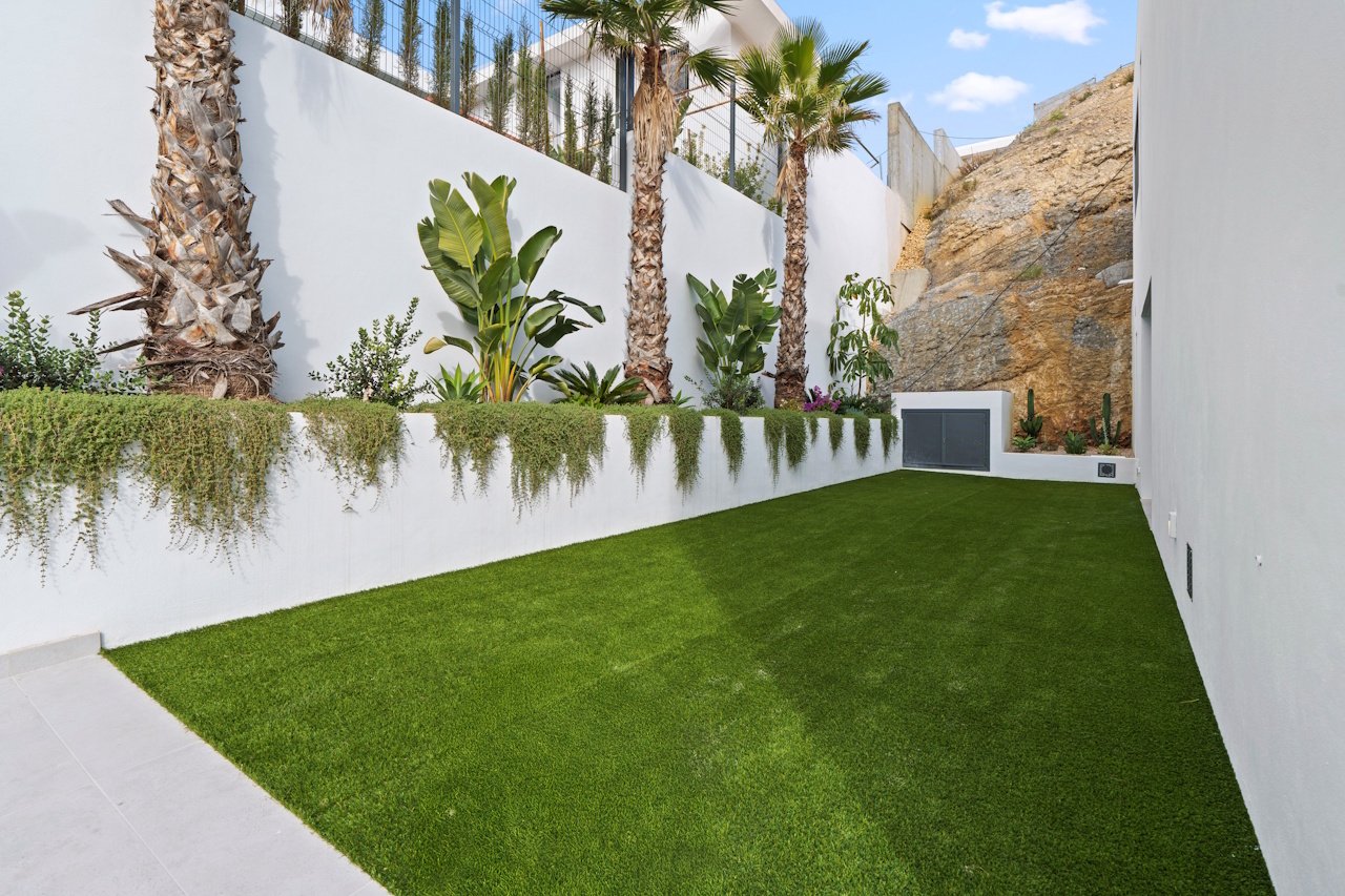 Villas de lujo con 3 dormitorios, 2-3 baños, aire acondicionado, suelo radiante y piscina privada en una de las zonas más cotizadas de Benidorm