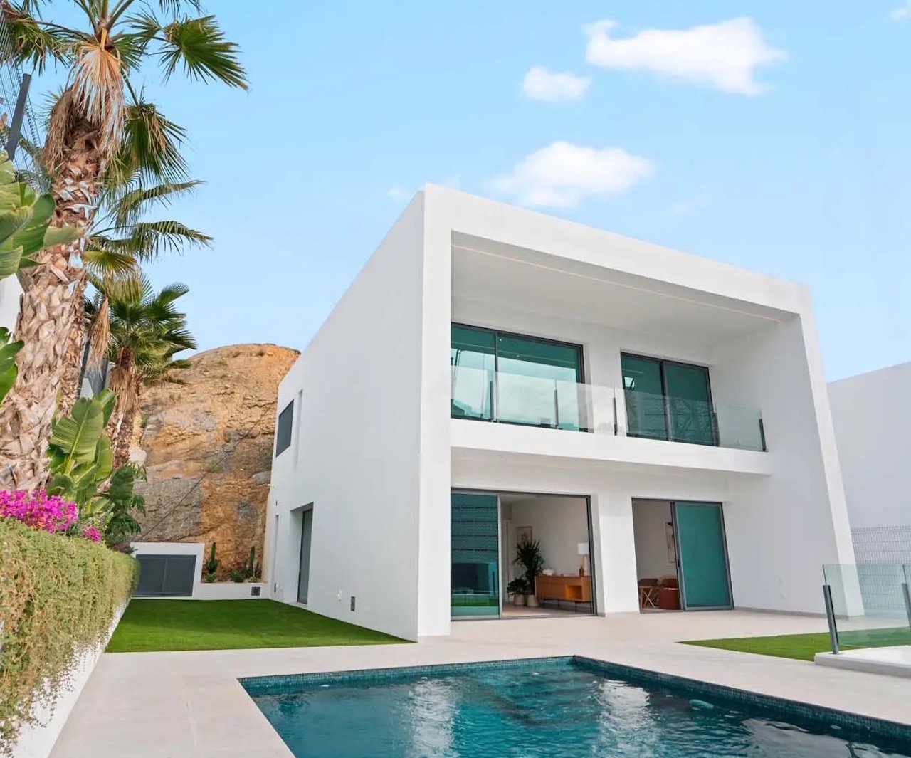 Villas de lujo con 3 dormitorios, 2-3 baños, aire acondicionado, suelo radiante y piscina privada en una de las zonas más cotizadas de Benidorm