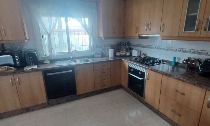Espectacular chalet de estilo mediterráneo con 3 dormitorios, 3 baños y piscina privada en Dehesa de Campoamor, a solo 950 m de la playa