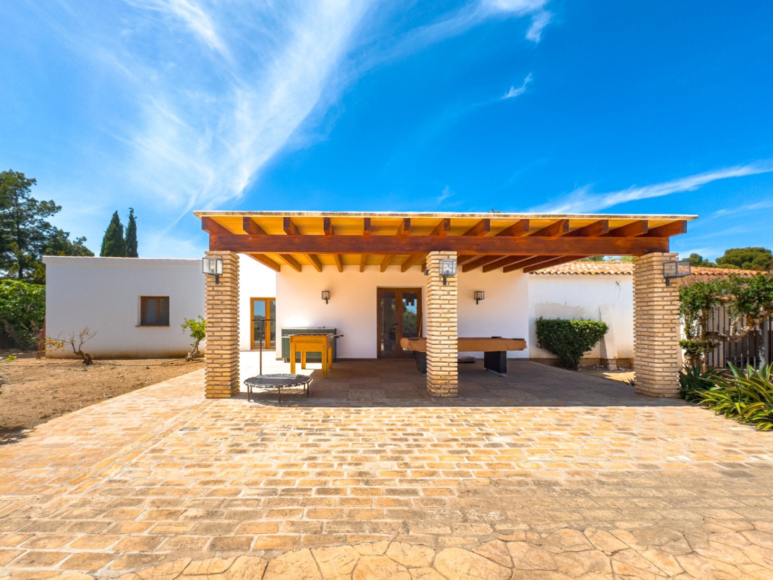 Finca Mediterránea Privada con Amplias Vistas a la Montaña y Amplio Espacio Exterior