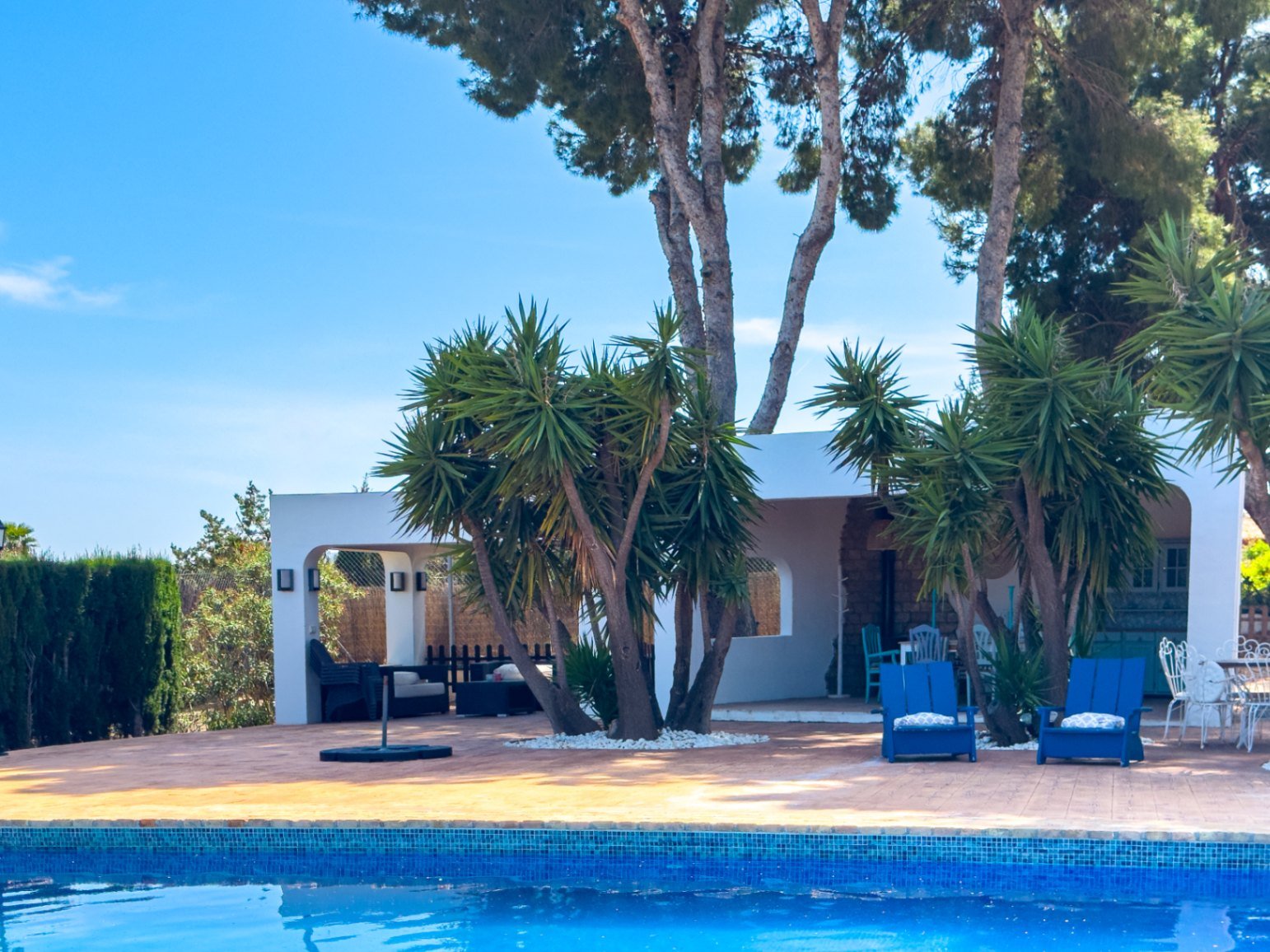 Finca Mediterránea Privada con Amplias Vistas a la Montaña y Amplio Espacio Exterior