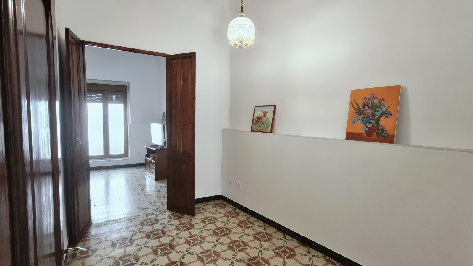 Preciosa y amplia casa de pueblo con garaje y mucho potencial