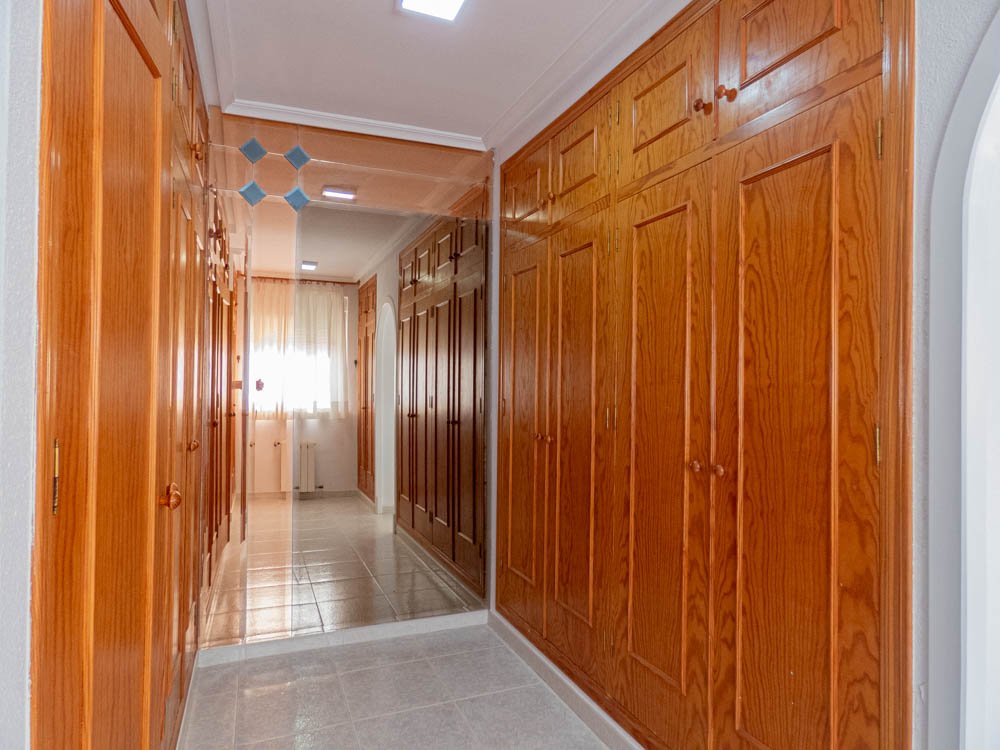 Preciosa villa rural renovada con 7 dormitorios, 7 baños, aire acondicionado, calefacción central, garaje doble y piscina privada climatizada