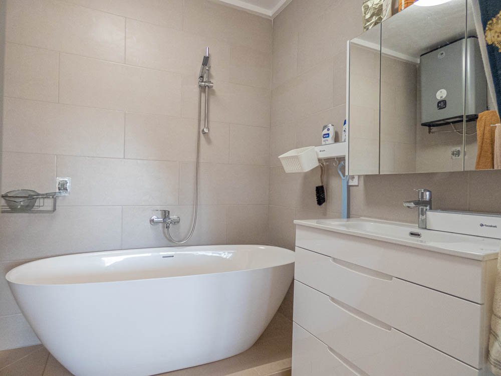 Preciosa villa rural renovada con 7 dormitorios, 7 baños, aire acondicionado, calefacción central, garaje doble y piscina privada climatizada