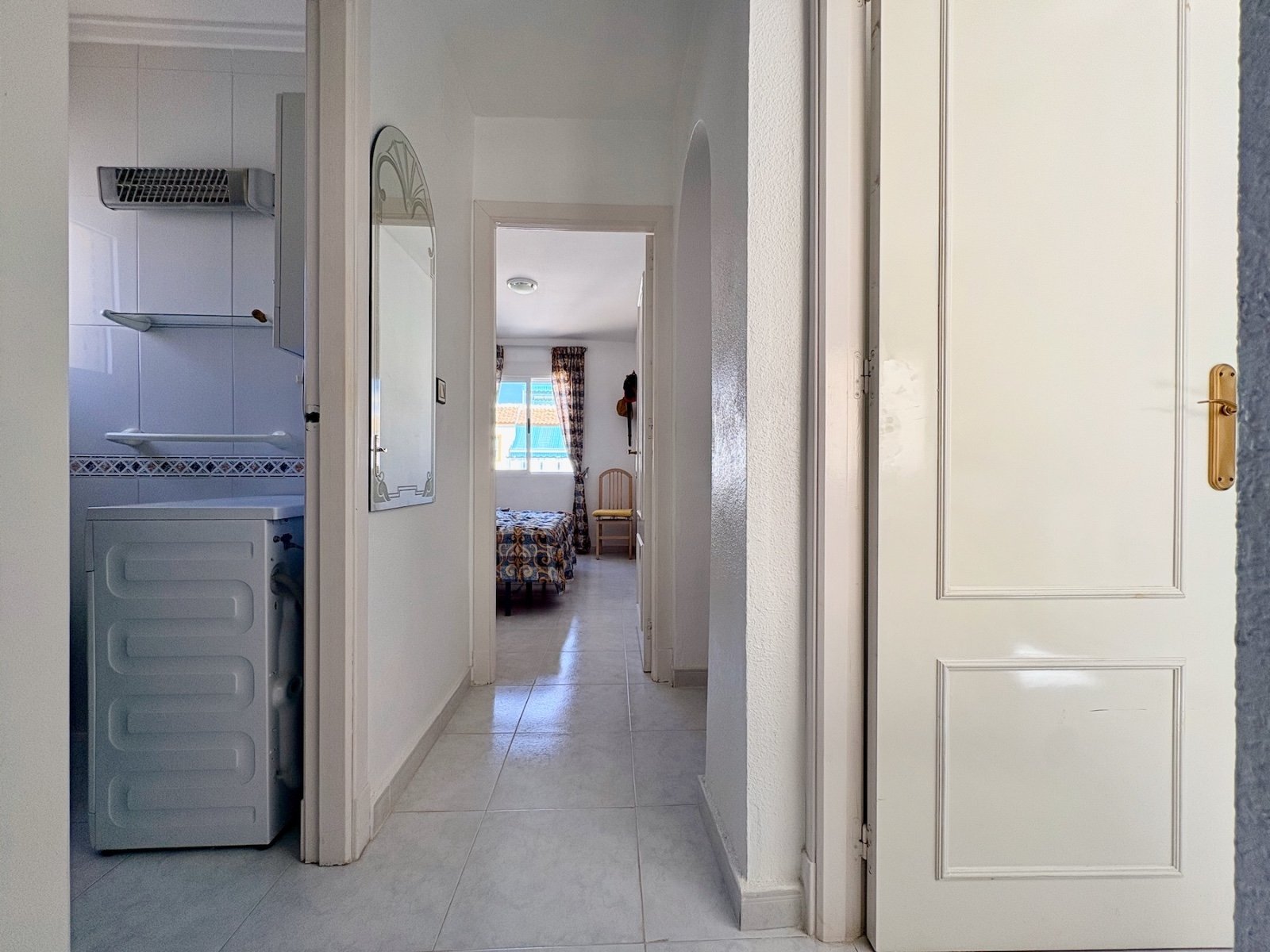 Apartamento de 3 dormitorios con solárium privado, vistas al mar, piscina y pista de tenis en La Florida