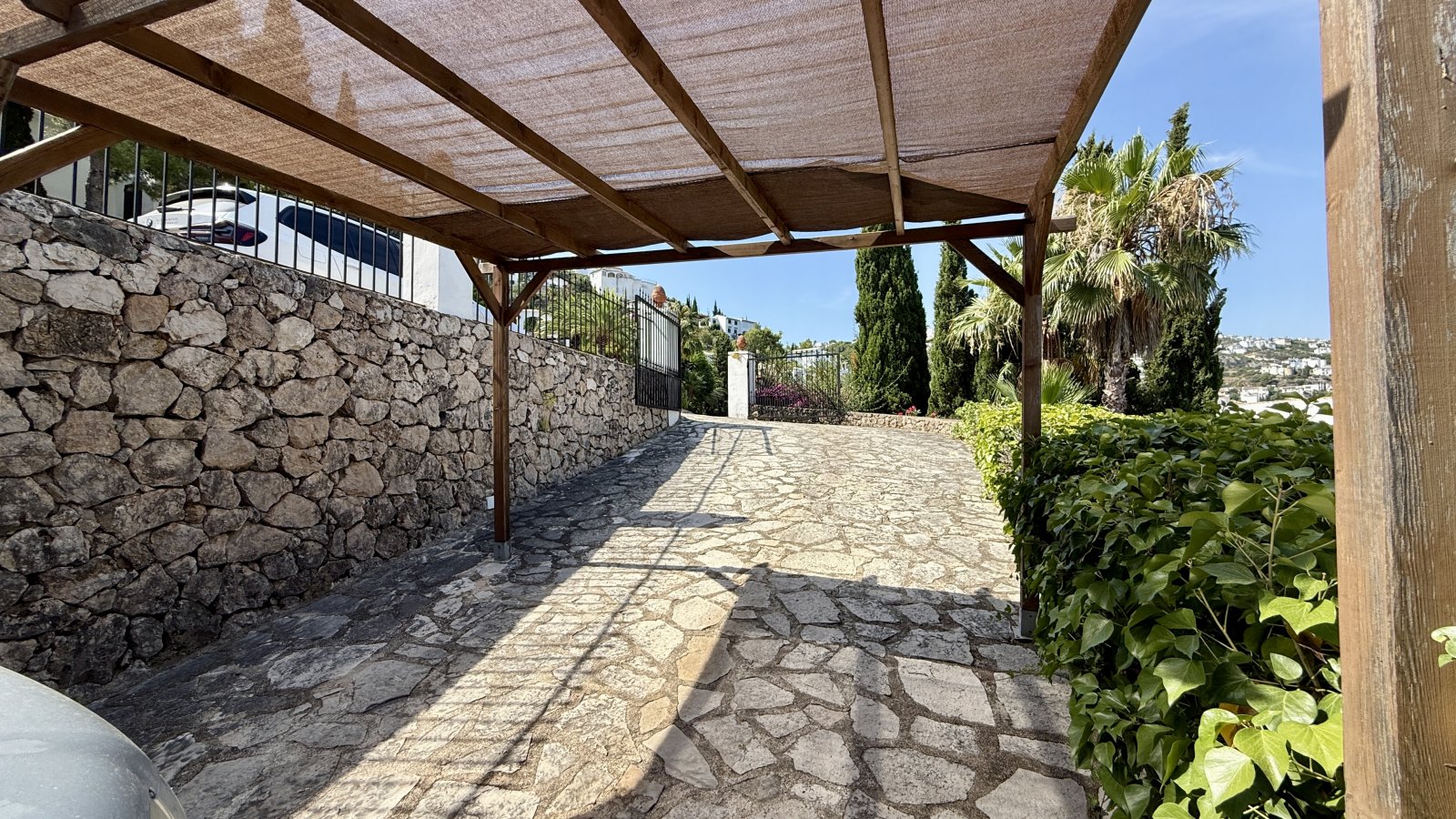 Exclusiva finca mediterránea en Monte Pego con casa de invitados, dos piscinas privadas y un extraordinario potencial