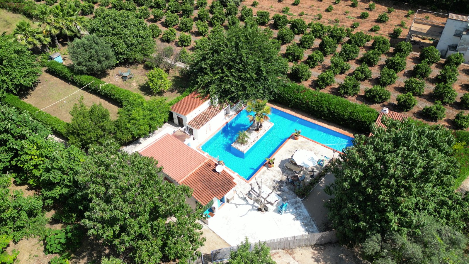 Exclusiva finca mediterránea en Monte Pego con casa de invitados, dos piscinas privadas y un extraordinario potencial