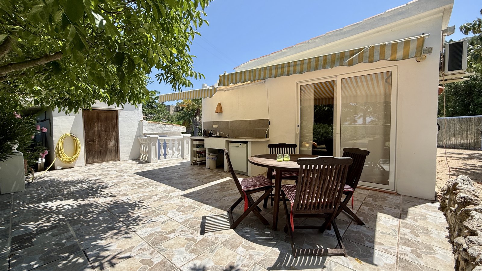 Exclusiva finca mediterránea en Monte Pego con casa de invitados, dos piscinas privadas y un extraordinario potencial