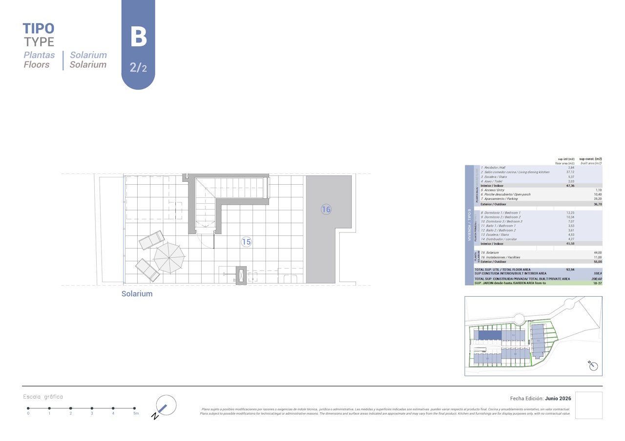 Adosados de 3 dormitorios y 2 baños con aseo, solarium, vistas al mar y piscina comunitaria en un complejo exclusivo en primera línea