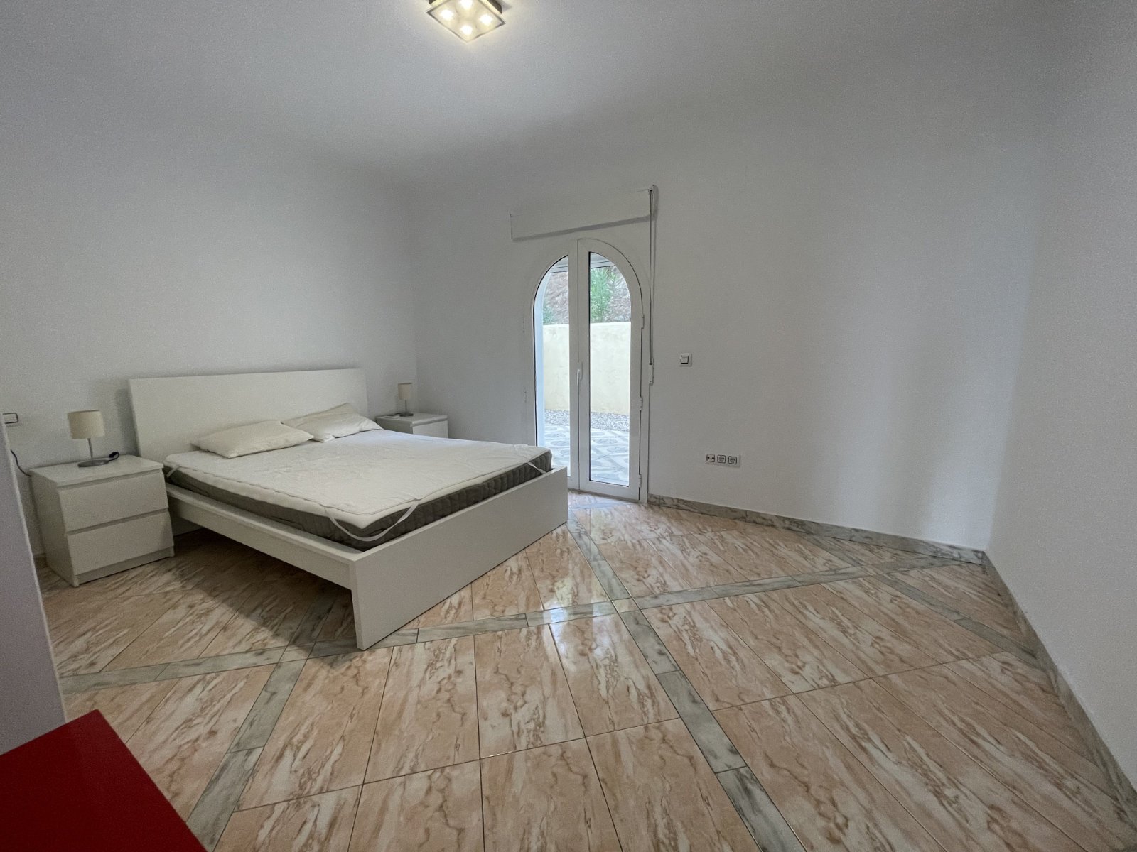 Exclusiva villa, dividida en dos apartamentos, con piscina privada y vistas al mar