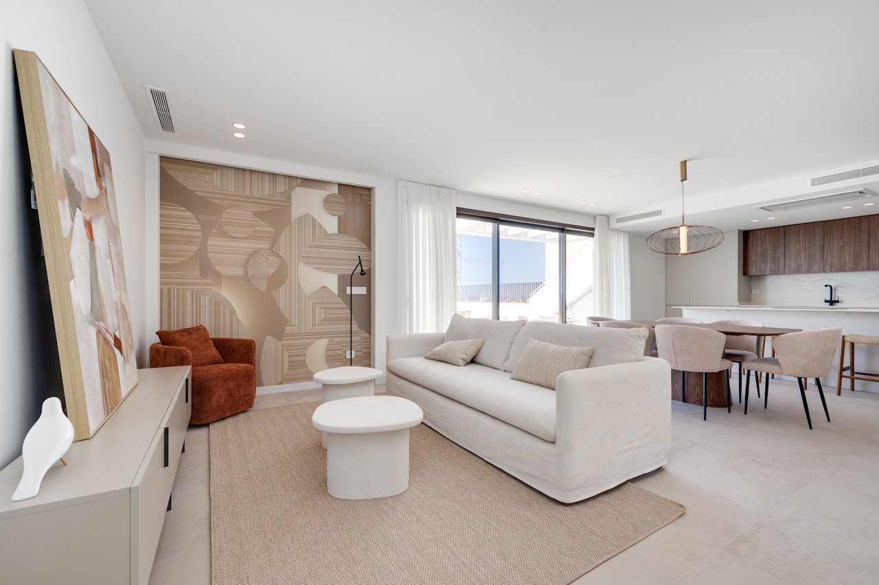 Viviendas unifamiliares con tres dormitorios, tres baños, solárium, piscina y vistas al mar