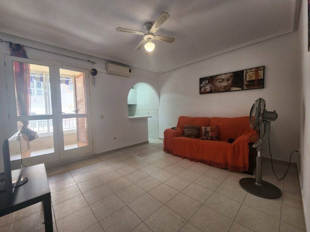 Apartamento de 1 dormitorio y 1 baño con piscina comunitaria a tan solo 300 metros de la playa