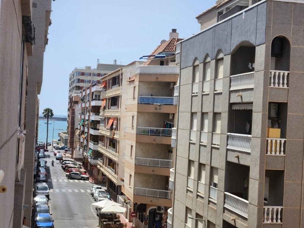 Apartamento de 1 dormitorio y 1 baño con piscina comunitaria a tan solo 300 metros de la playa