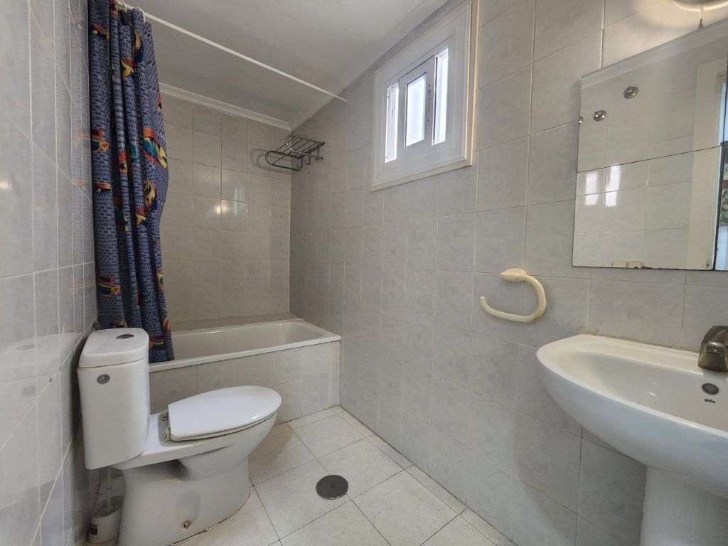 Apartamento de 1 dormitorio y 1 baño con piscina comunitaria a tan solo 300 metros de la playa