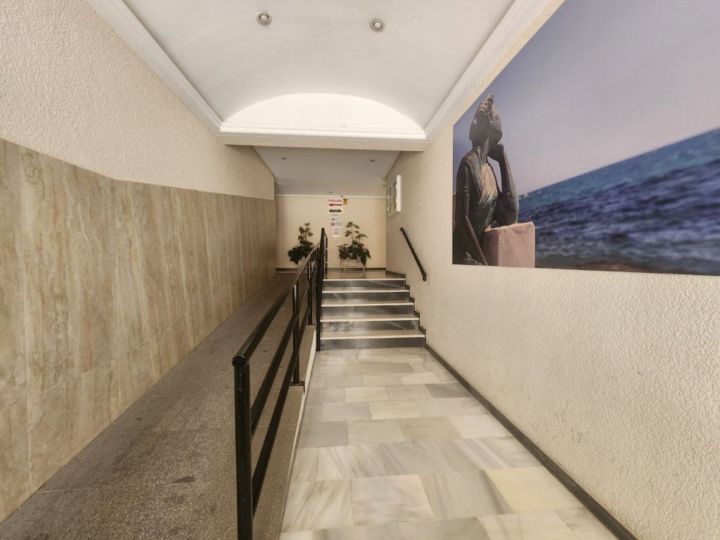 Apartamento de 1 dormitorio y 1 baño con piscina comunitaria a tan solo 300 metros de la playa