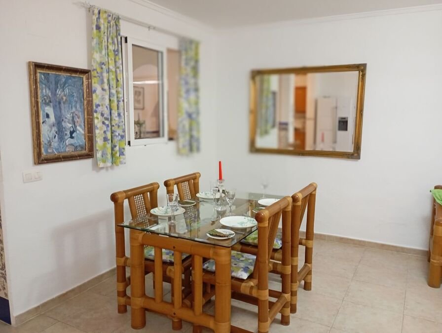 Villa de 4 dormitorios, 3 baños y piscina privada a las afueras de Daya Nueva