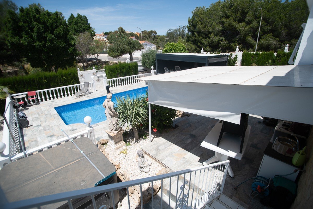 Villa andaluza exclusiva con piscina privada en La Marina - lujo bajo el sol español