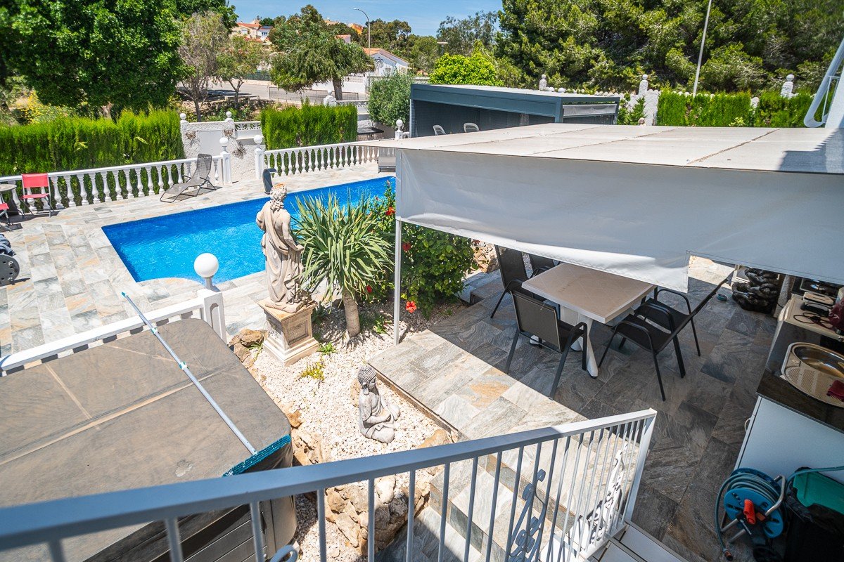 Villa andaluza exclusiva con piscina privada en La Marina - lujo bajo el sol español