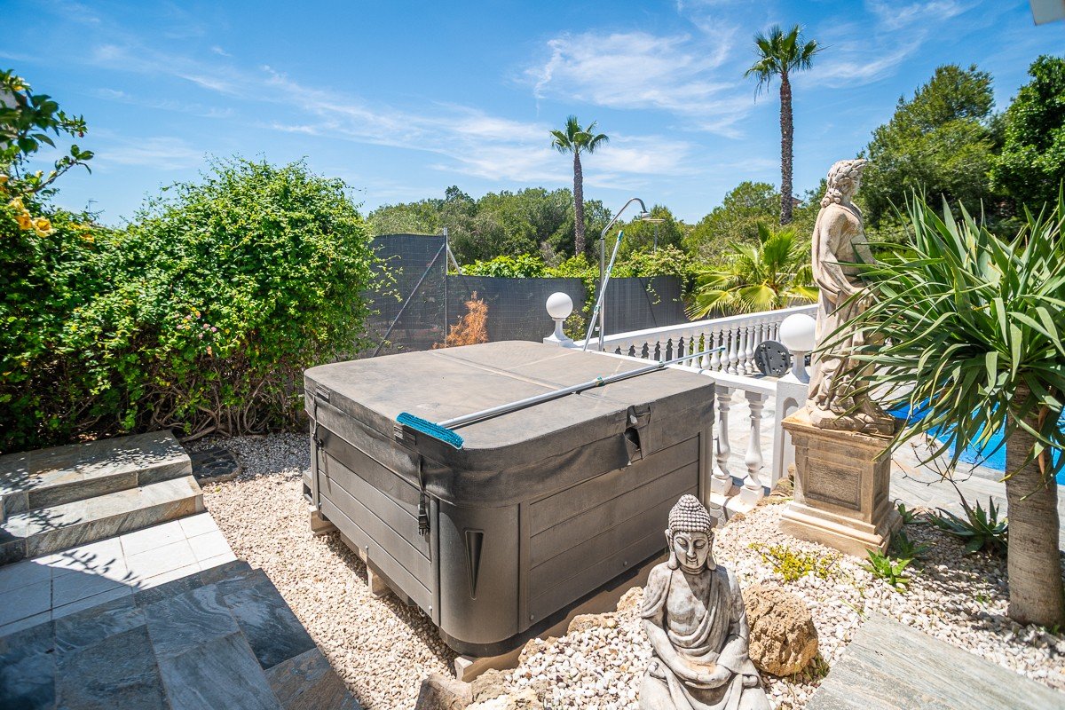 Villa andaluza exclusiva con piscina privada en La Marina - lujo bajo el sol español