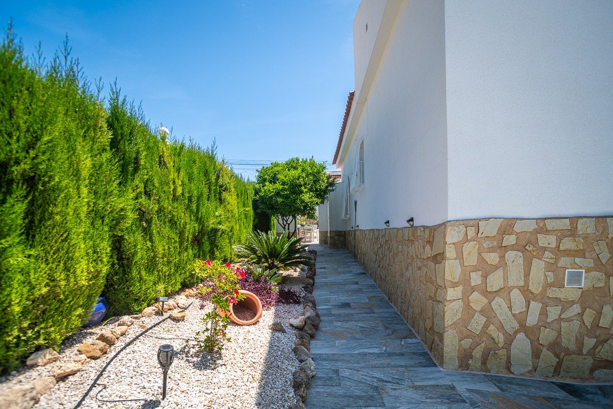 Villa andaluza exclusiva con piscina privada en La Marina - lujo bajo el sol español