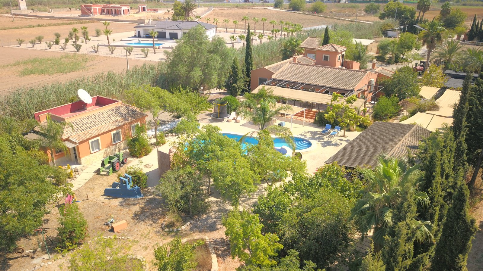Impresionante propiedad de campo con 7 dormitorios, 5 baños, piscina privada y hermosas vistas en una gran parcela