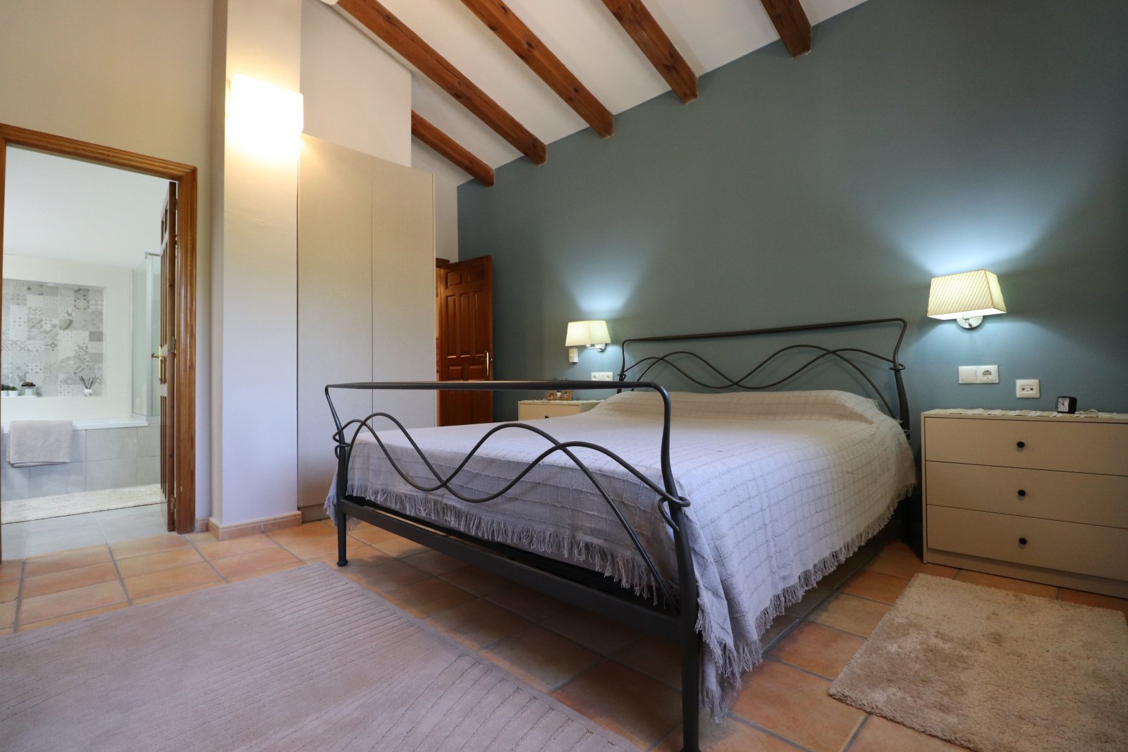 Impresionante propiedad de campo con 7 dormitorios, 5 baños, piscina privada y hermosas vistas en una gran parcela