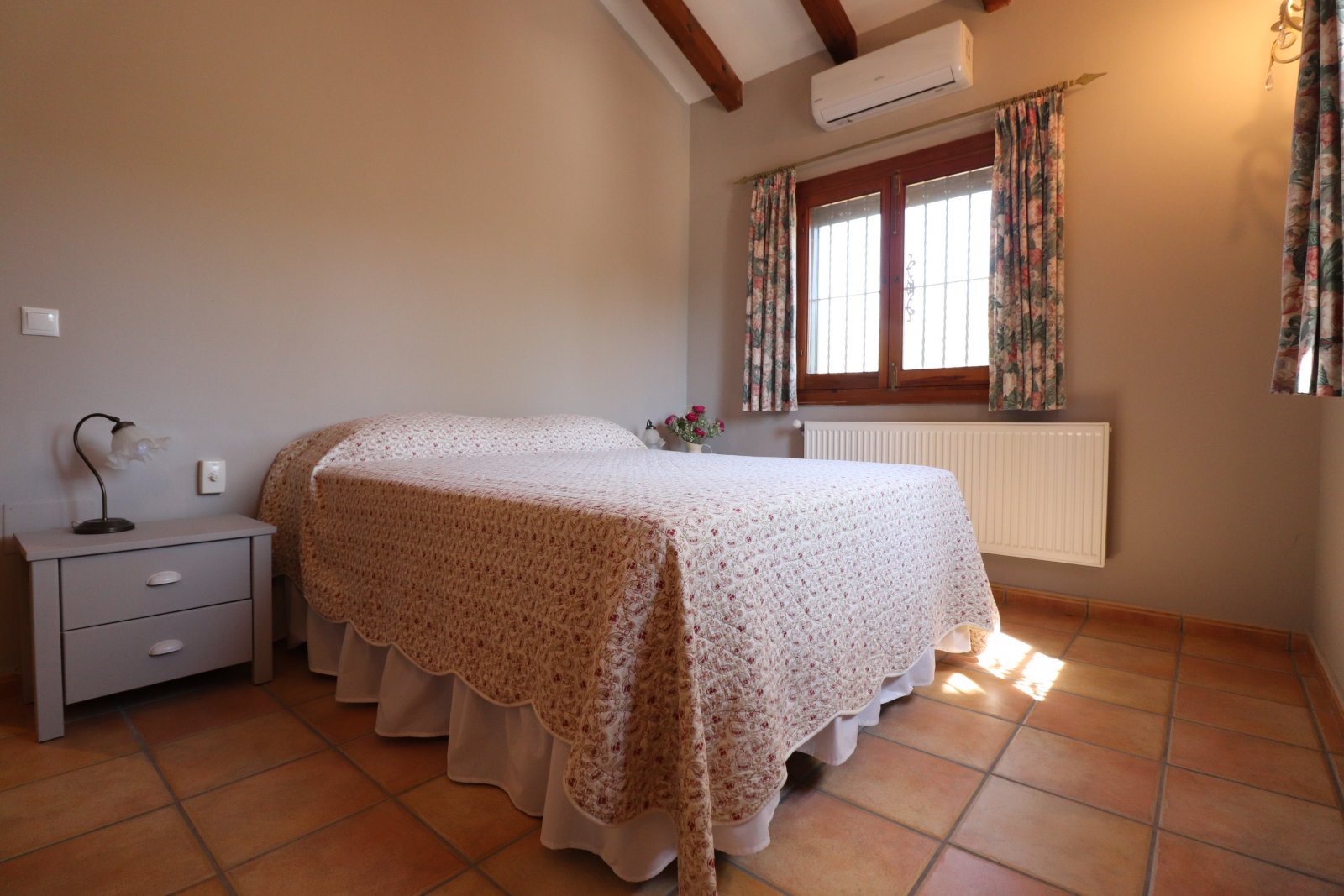 Impresionante propiedad de campo con 7 dormitorios, 5 baños, piscina privada y hermosas vistas en una gran parcela
