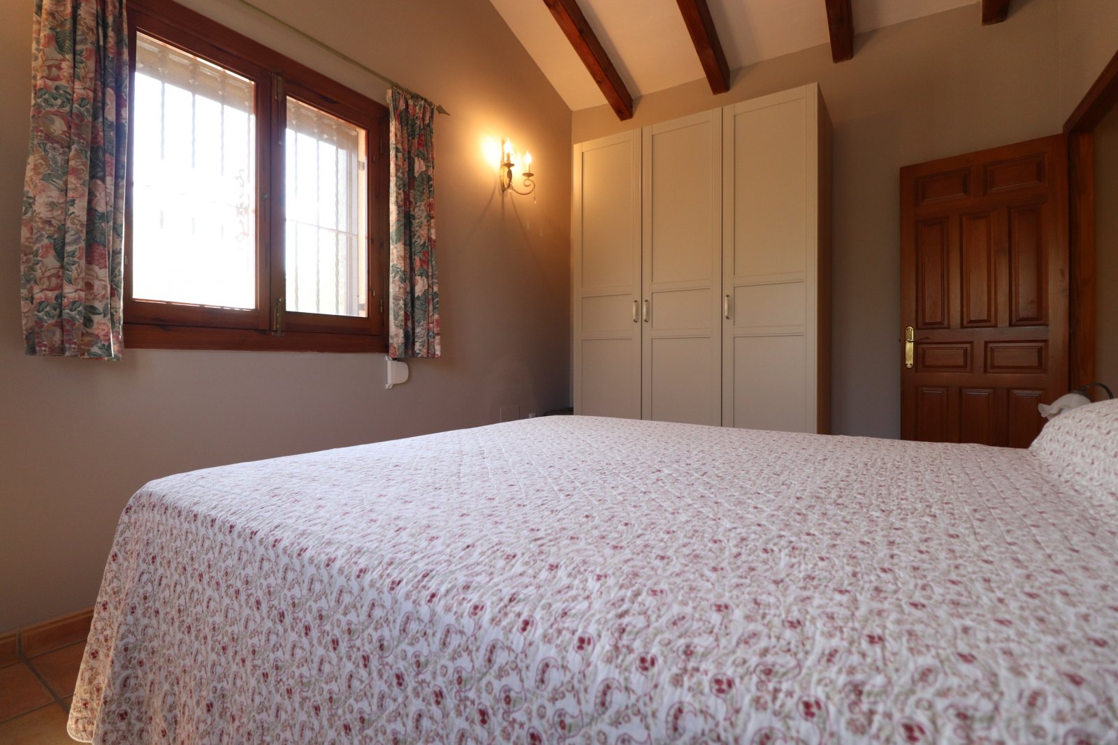 Impresionante propiedad de campo con 7 dormitorios, 5 baños, piscina privada y hermosas vistas en una gran parcela