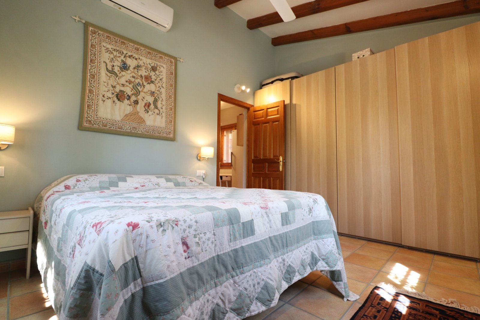 Impresionante propiedad de campo con 7 dormitorios, 5 baños, piscina privada y hermosas vistas en una gran parcela