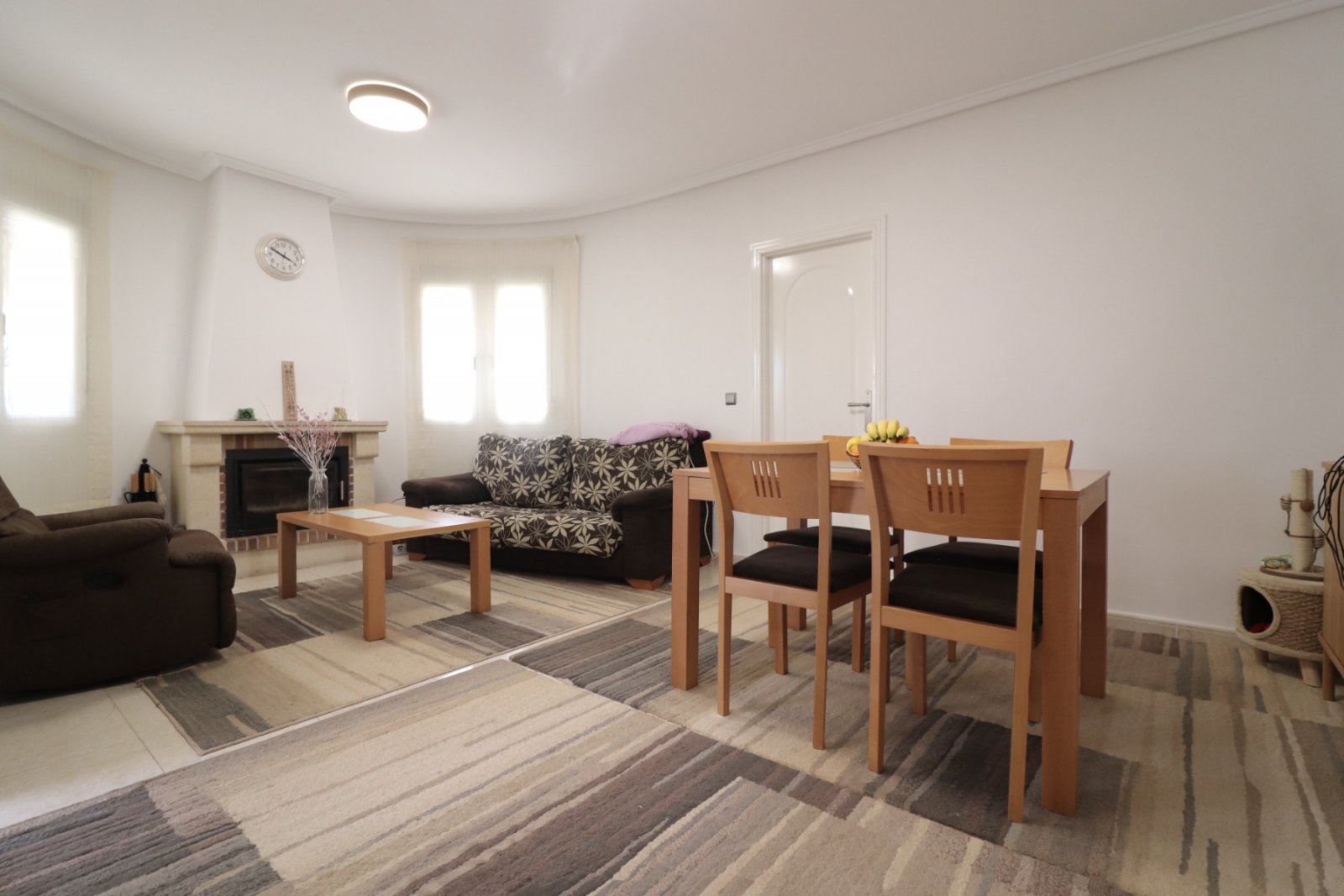 Villa de 3 dormitorios y 2 baños con piscina privada en Monteazul