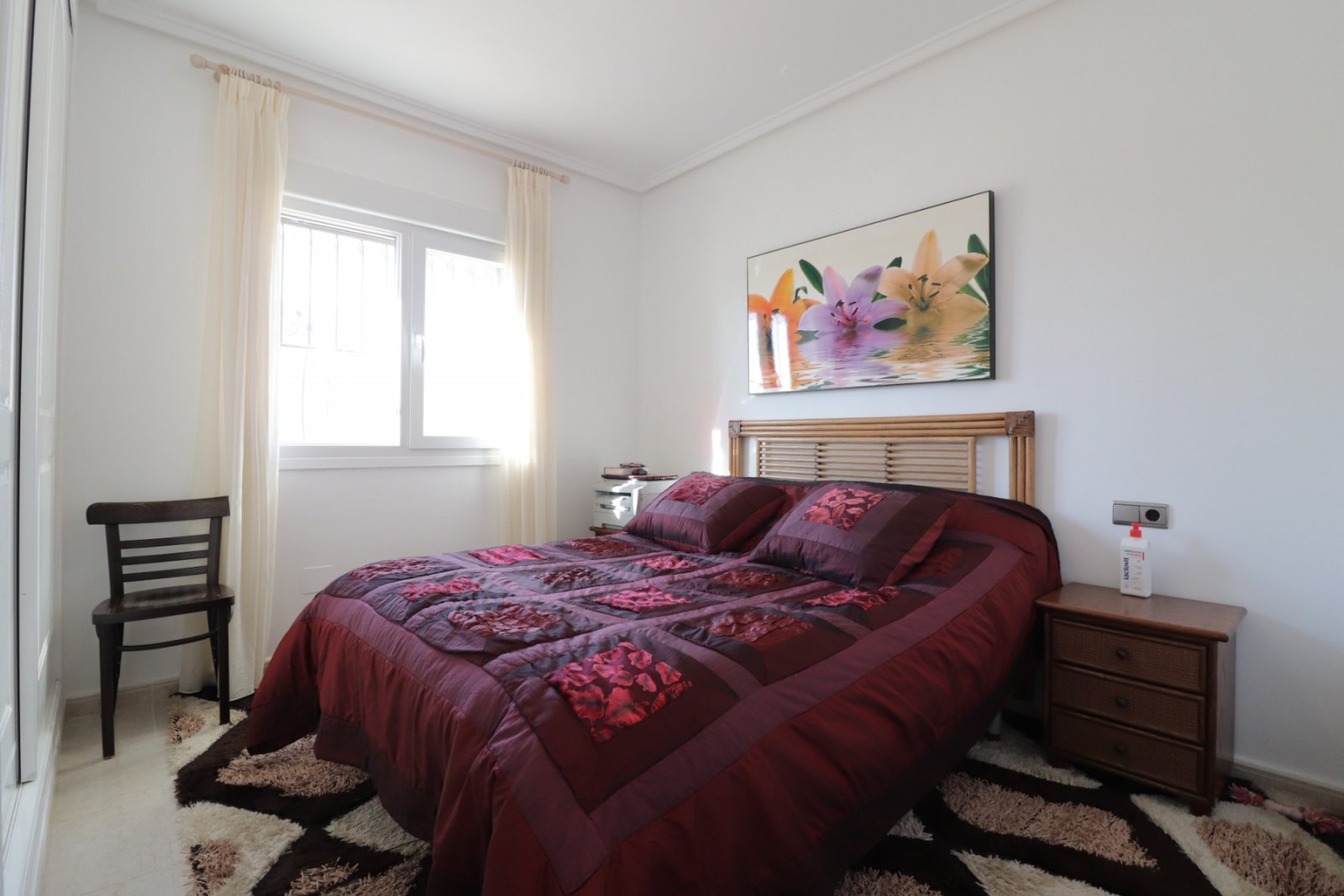 Villa de 3 dormitorios y 2 baños con piscina privada en Monteazul