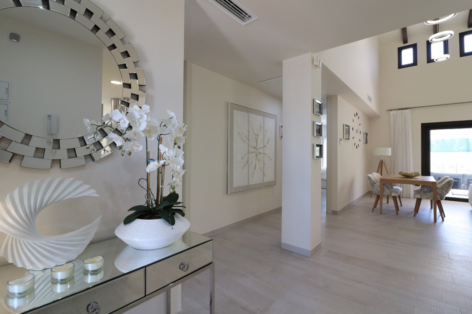 Villa exclusiva de 3 dormitorios, 2 baños y piscina comunitaria en La Finca Golf Resort