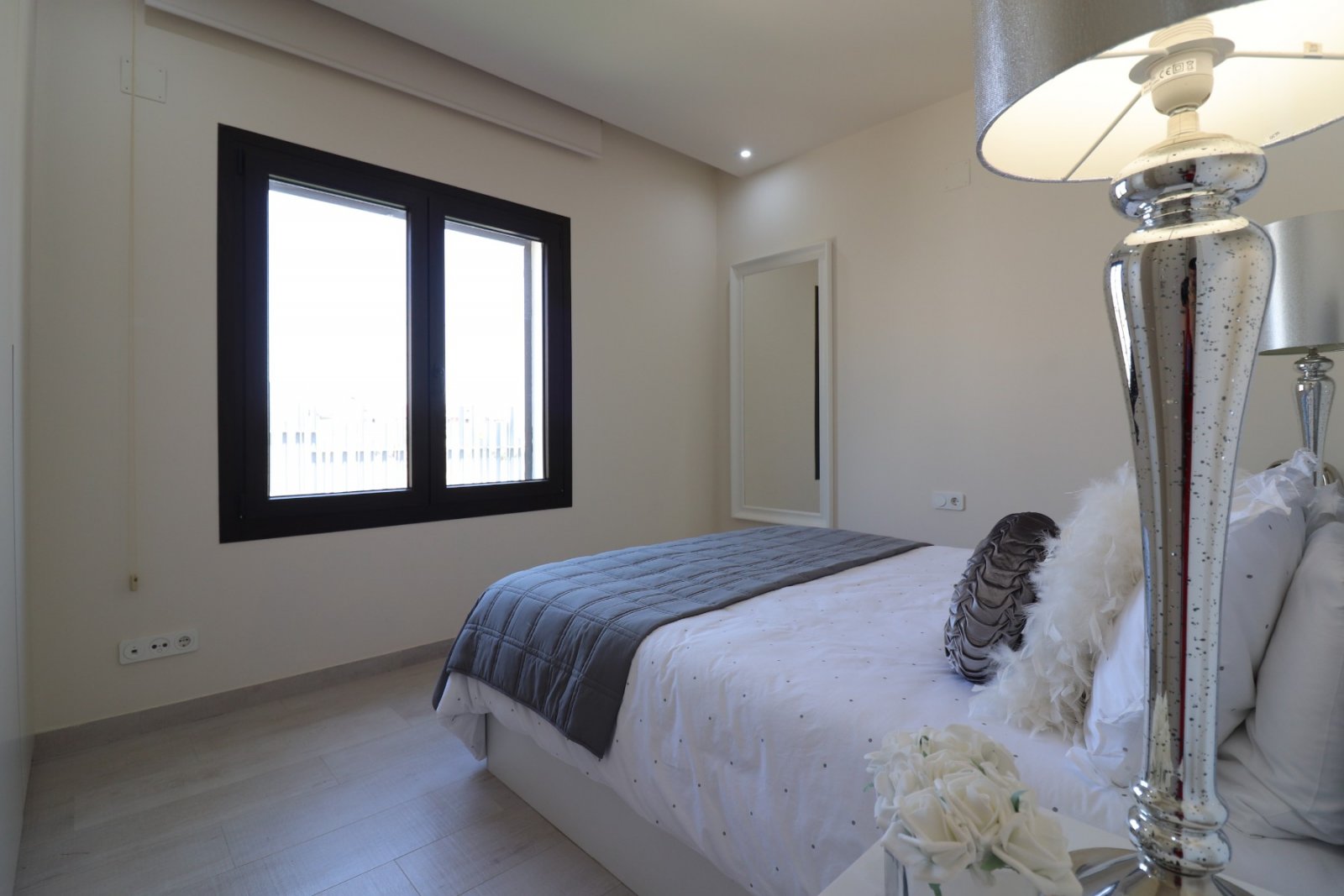 Villa exclusiva de 3 dormitorios, 2 baños y piscina comunitaria en La Finca Golf Resort