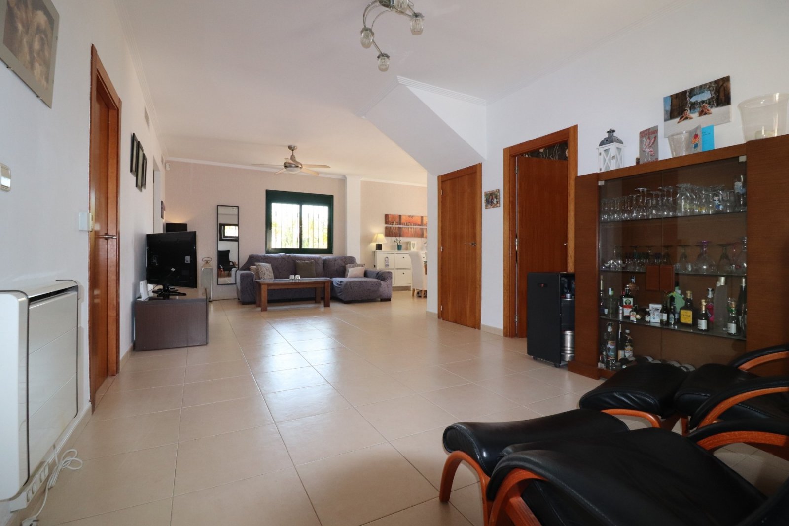 Villa exclusiva con 4 dormitorios, 2 baños y piscina privada